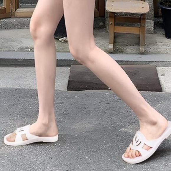Women's Cream Slide Sandals - Picture 12 of 13